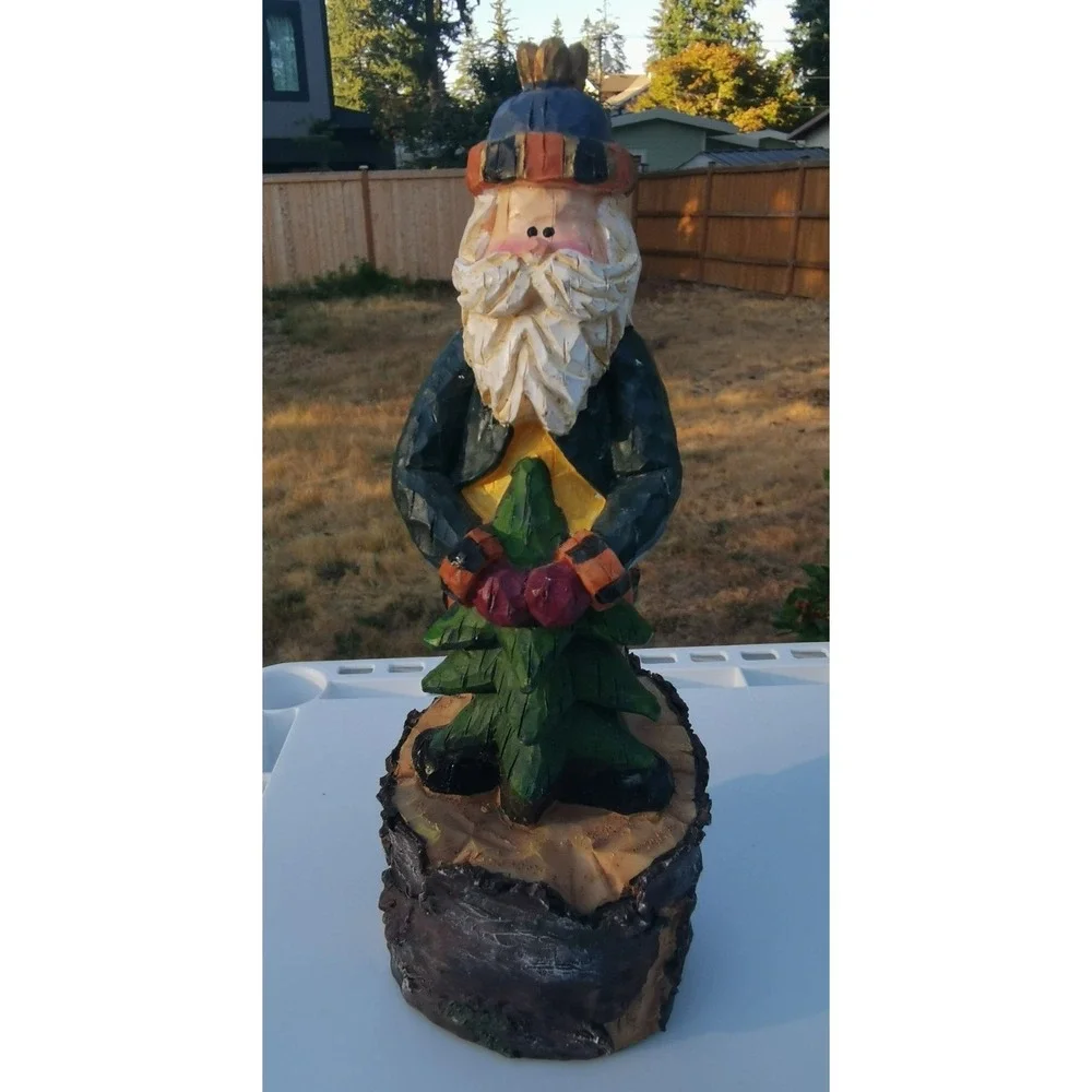 Windsor Collection Santa Claus Resin Wood Spirit for Shelf  11